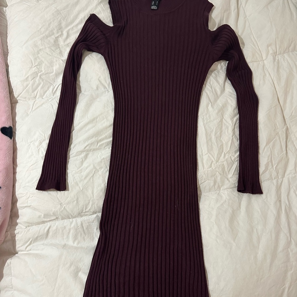 Elegant Burgundy Ribbed Dress